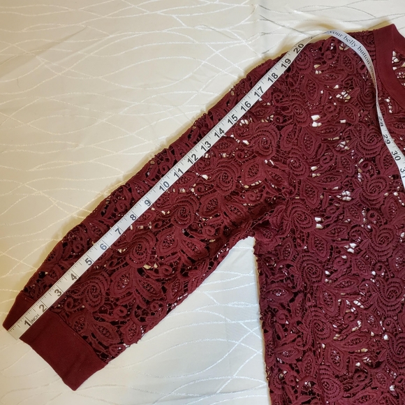 Aritzia Wilfred Burgundy Oversize Lace Sweatshirt - Picture 8 of 9